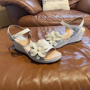 BOC Gold/Tan Brocade Wedge Espadrille Sandal Size 11